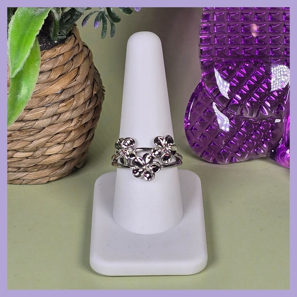 Three Plumeria Flower Ring Size 9 (NWOT)
